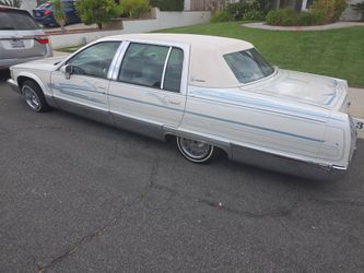 Big body cadillac Fleetwood clean