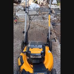 DEWALT 20V MAX XR Self-Propelled Lawn Mower.