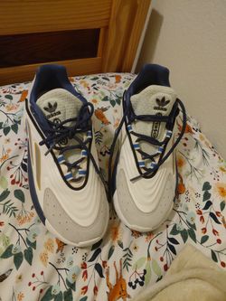 Adidas Ozelia (Size 7)