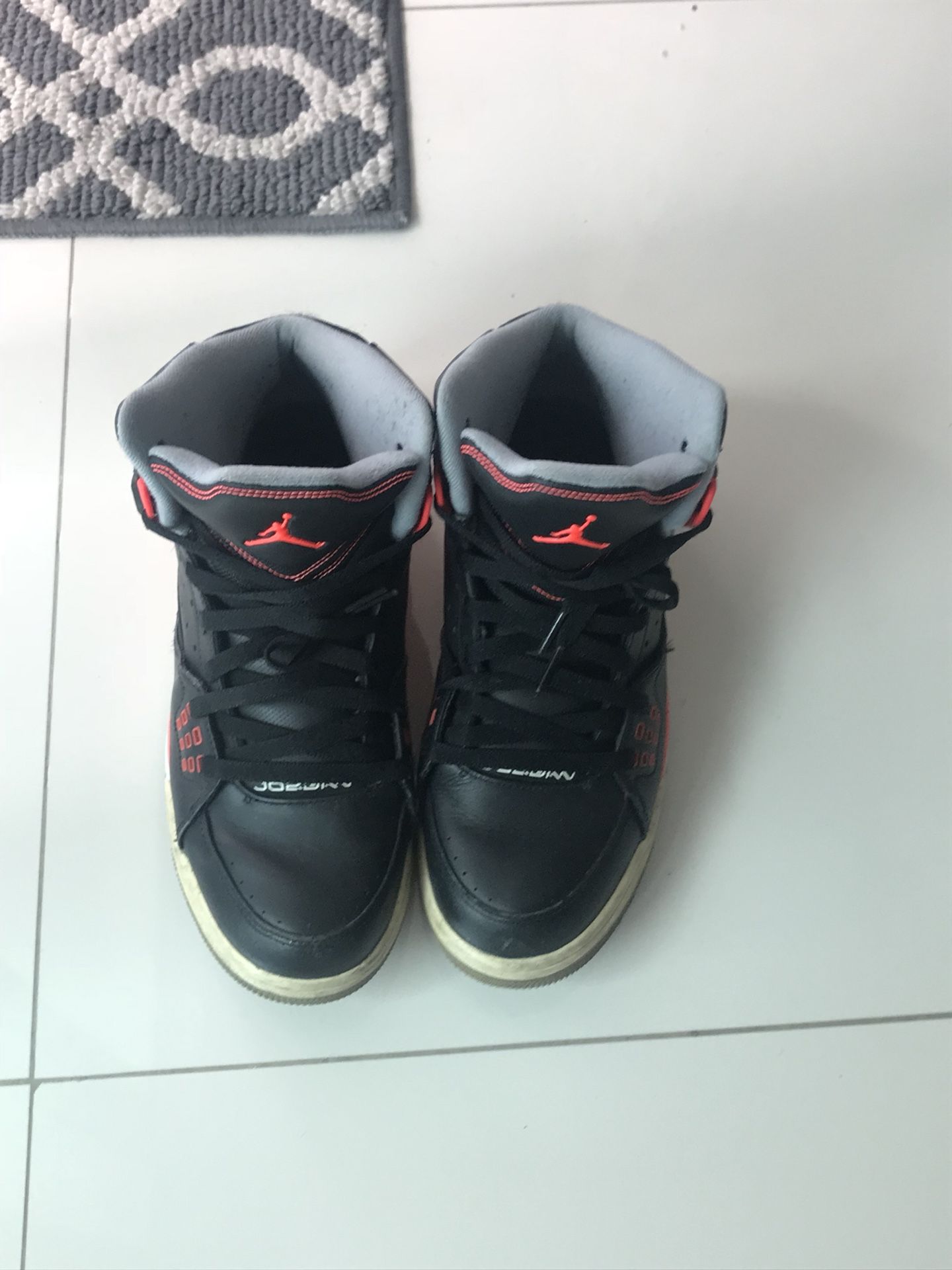 Air Jordan Size 9.5 ( no boxes)