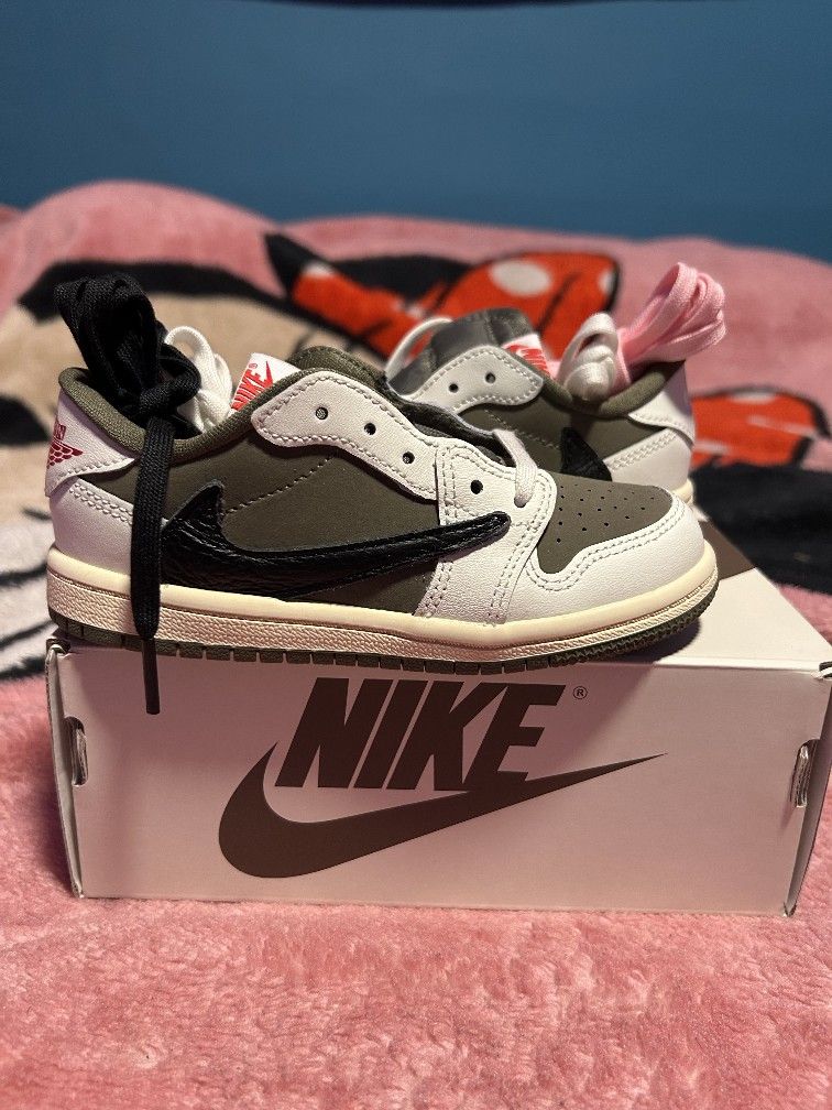 Travis Scott x Air Jordan 1 Retro Low