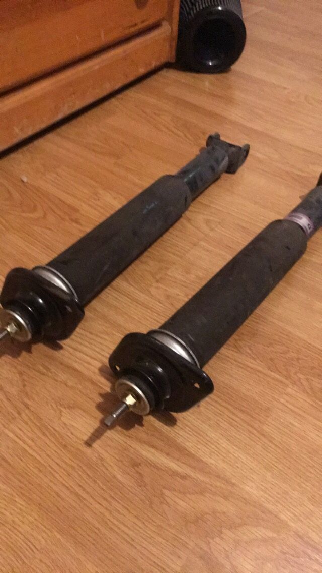 Nissan 350z / Infiniti g35 rear shocks