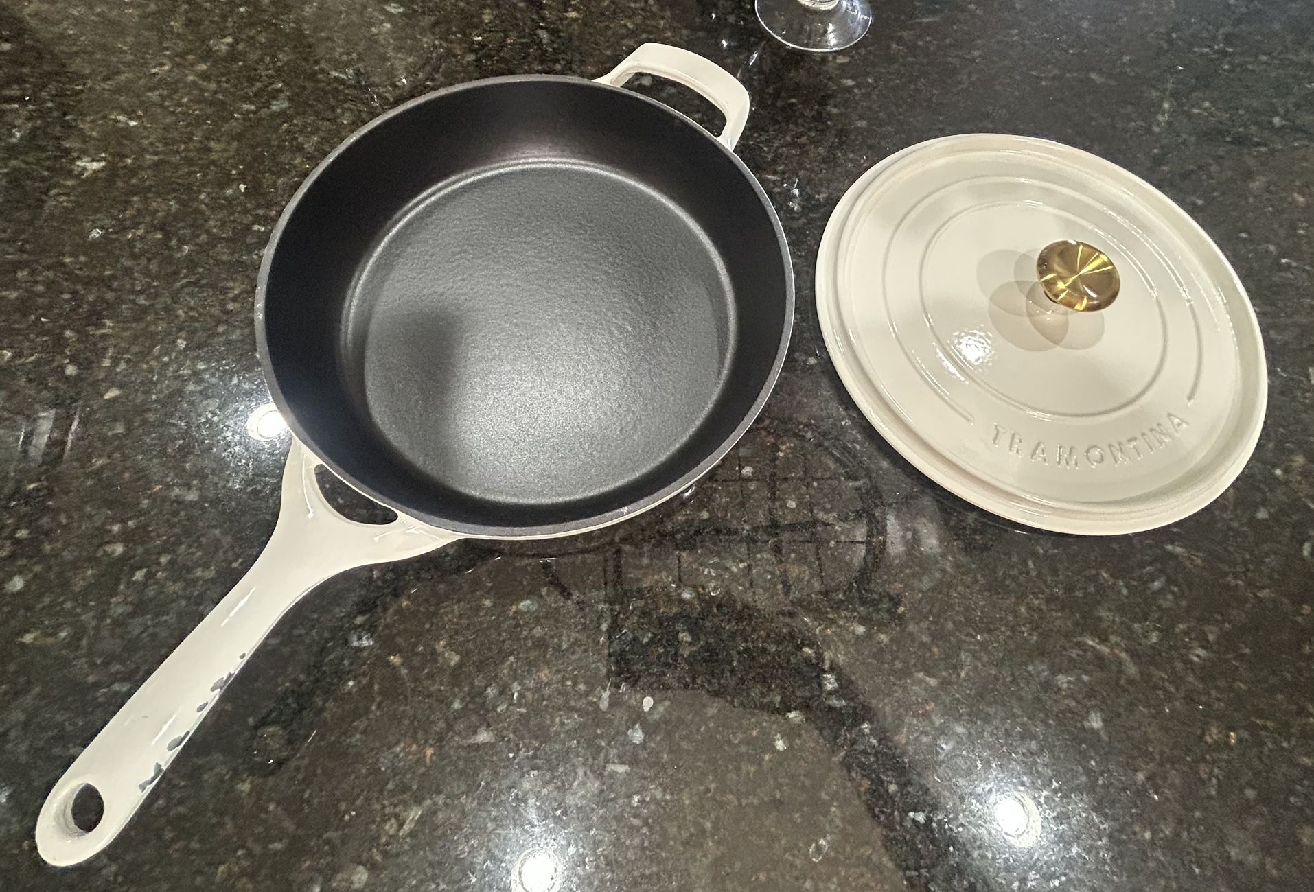 Tramontina 12" Enameled Cast Iron Skillet w/ Lid White Chips on Handle Like New