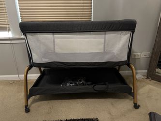 Baby Bassinet Bedside Sleeper with Storage