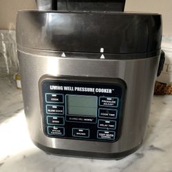 Almost Néw Living Well Pressure Cooker. 6 Quarts