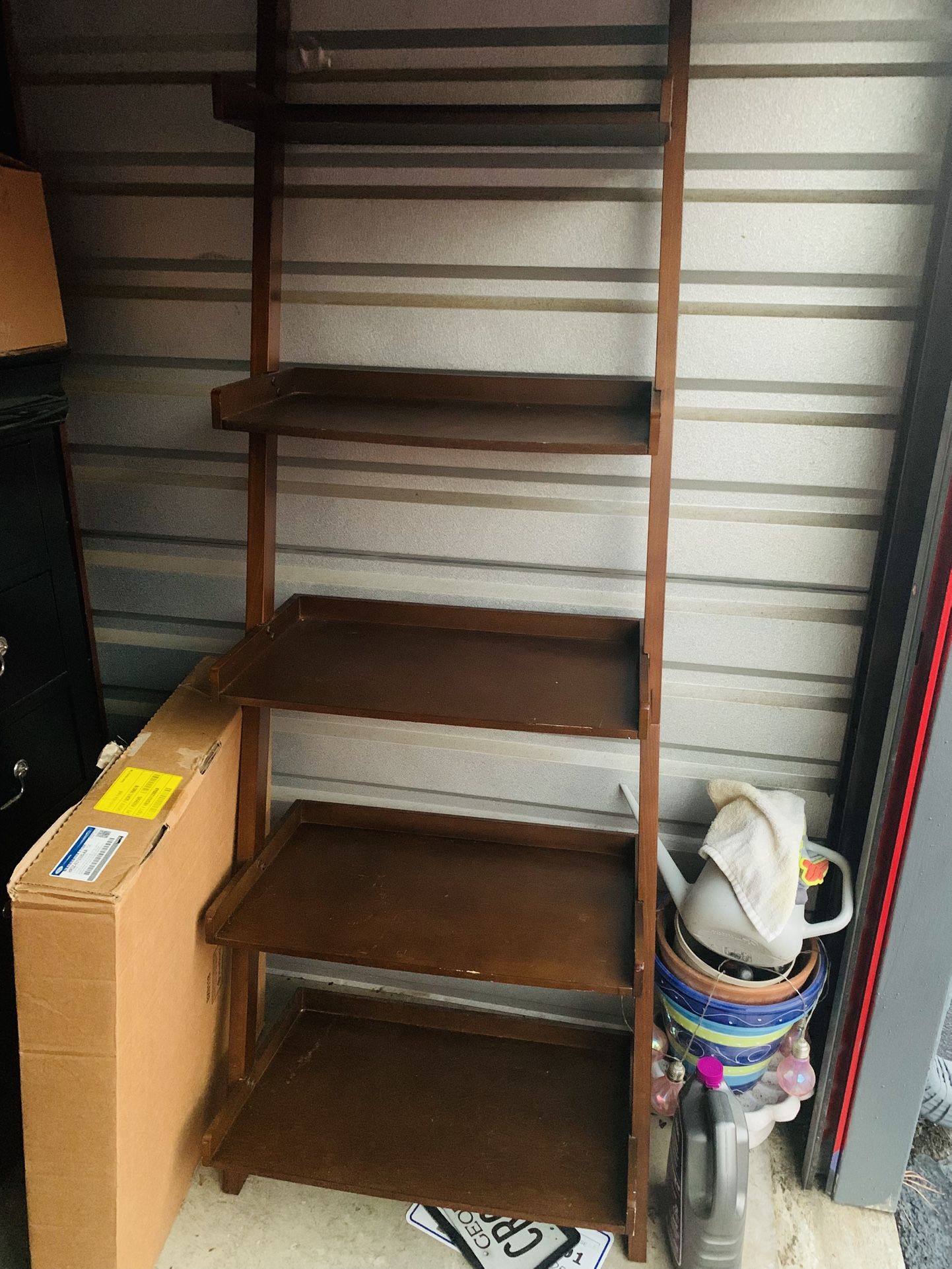 5 Tier Wood Ladder Shelves / Bookcase