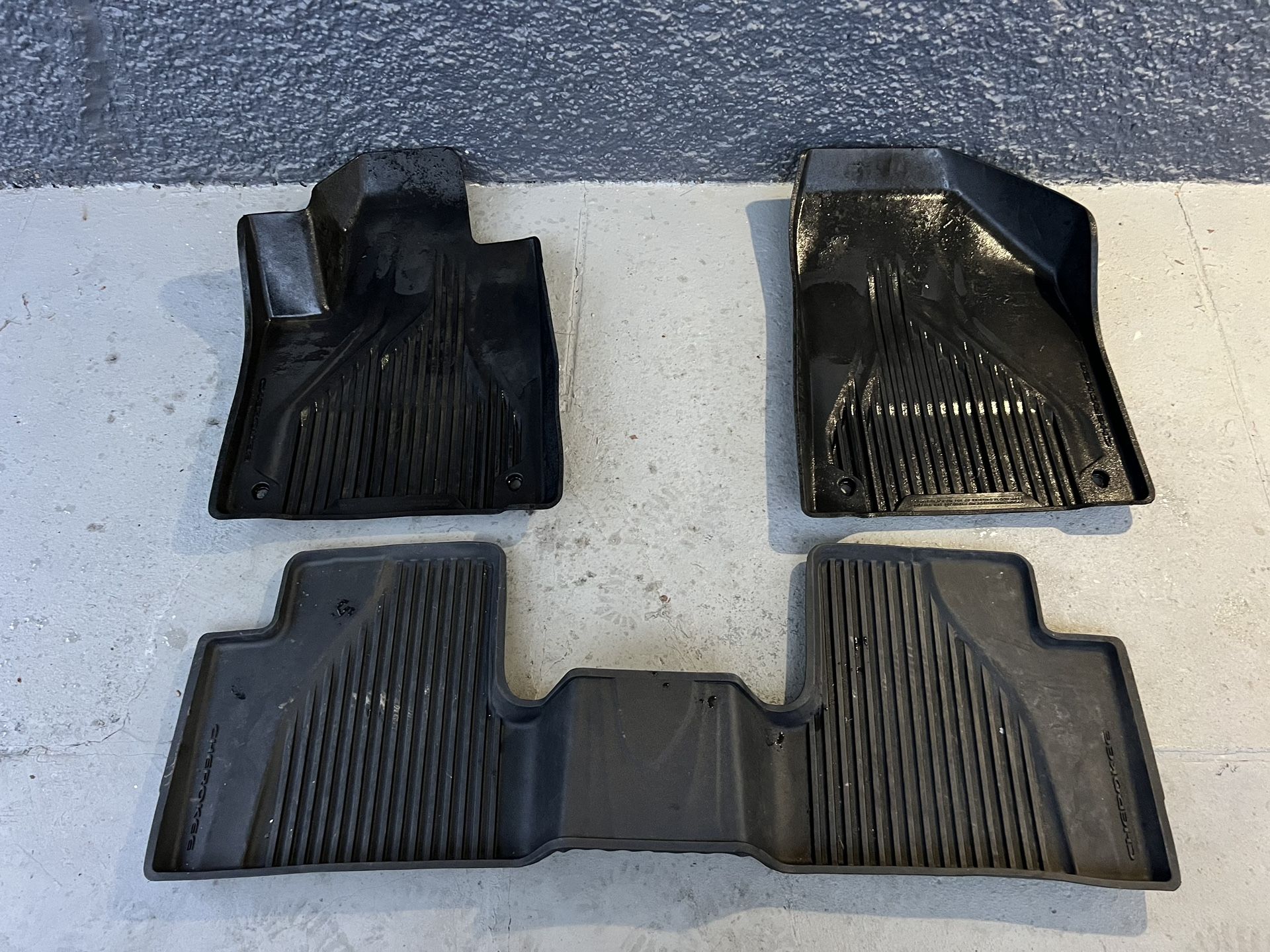 2019 Jeep Cherokee All Weather Rubber Mats