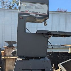 BANDSAW ON STAND WORKING 