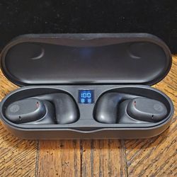 Celebrat Wireless Earphones RM30 - Black