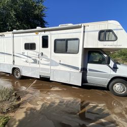 31 Ft Class C Fleetwood Yoga