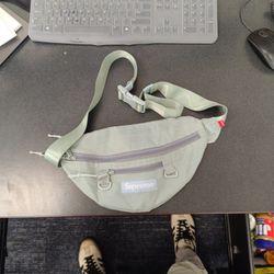 Supreme Men's  Waist Bag Ice Blue