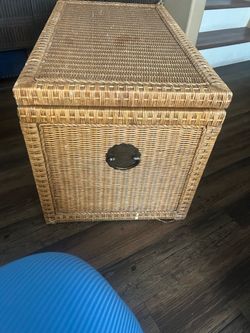 Wicker Storage Chest with Lid