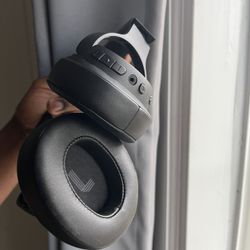 black JBL Tune series wireless 