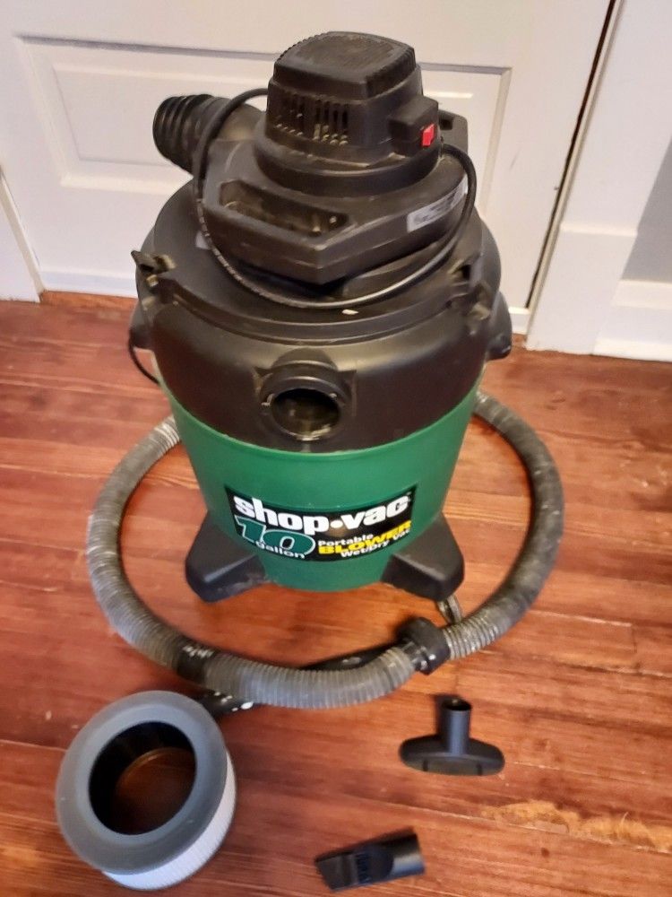 Shop Vac Wet-dry 8 Gallons 4. H.P. in Excellent Condition With Hose Assembly And Attachments And Filter