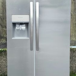 Frigidaire Refrigerator NEW! W36XD33XH69 INCHES