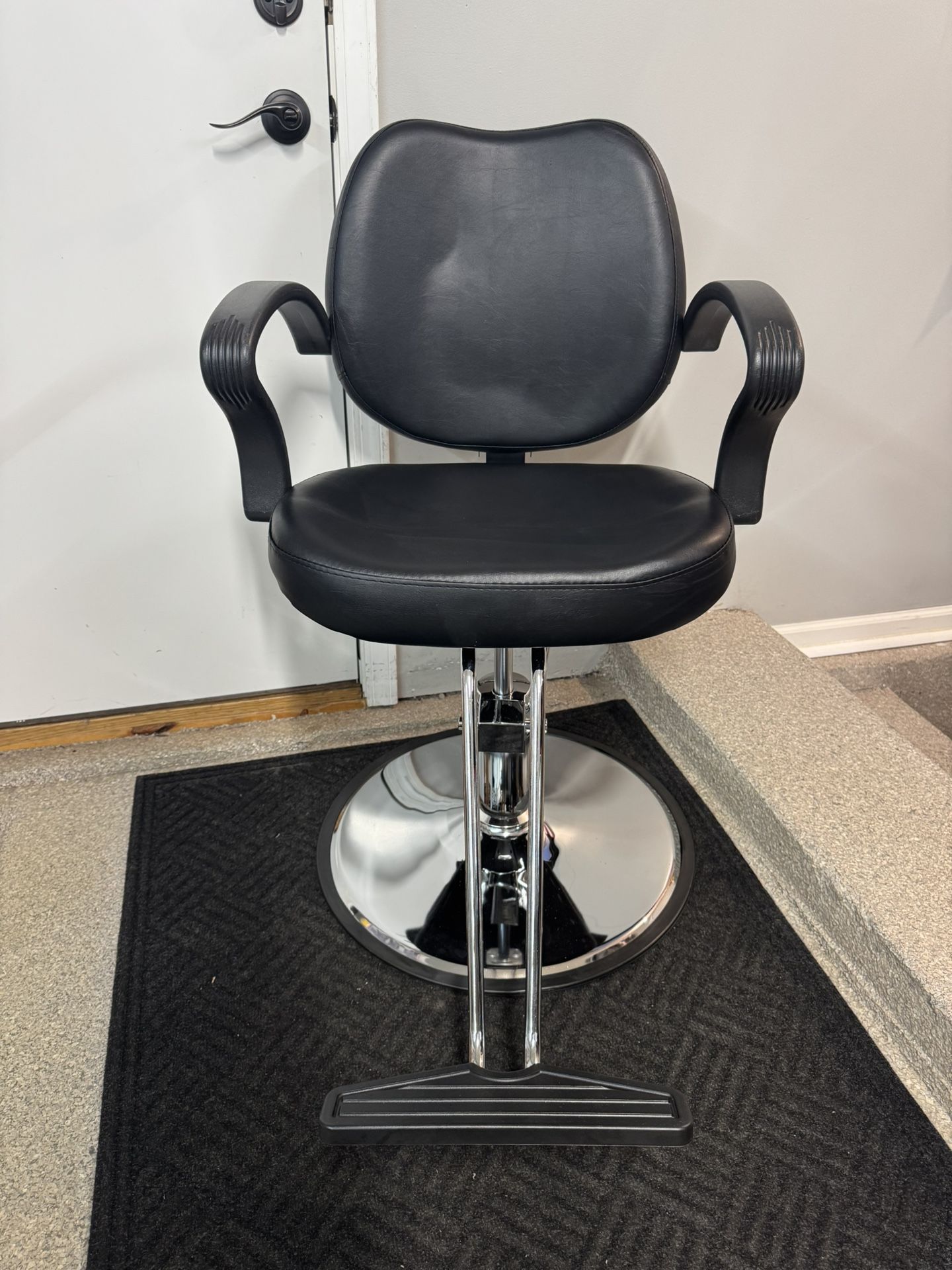 Brand New Black/Chrome Height Adjustable Salon/Barber Chair w/Footrest