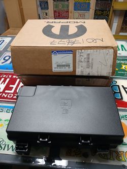 New 15-22 Dodge Ram 1500 5.7l Engine Fuse Box Power Center Distribución Original