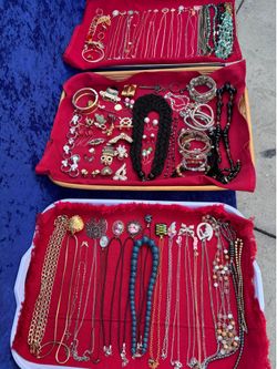 Beautiful Jewelry good condition, start $1 until $5