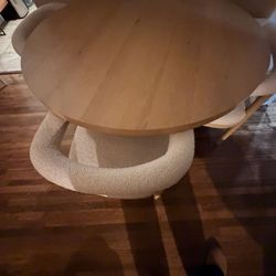 Dining Room Table and 4 Chairs