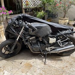 2006 Ninja 250.  Needs To Be Put Together.