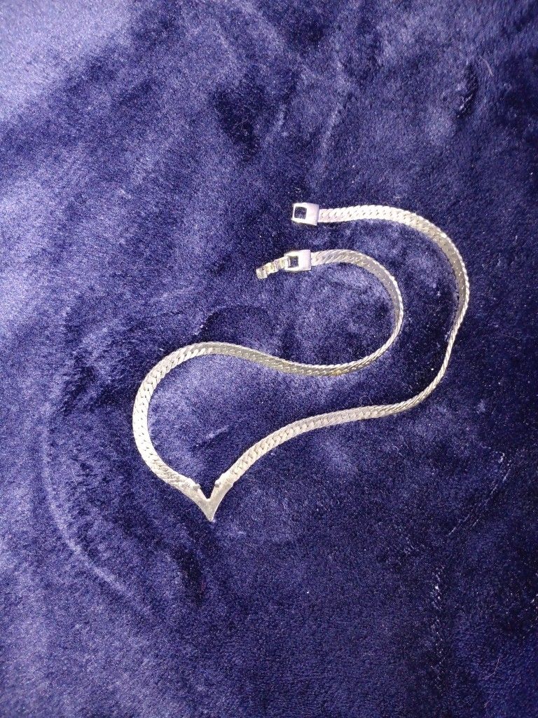 Vintage Sterling Silver 9.25 Herringbone Italian V-Shaped Choker Necklace