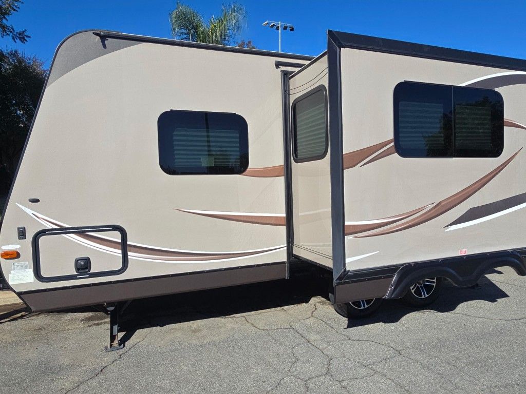 2013 Holiday Rambler Aluma‑Lite Ultra 207S