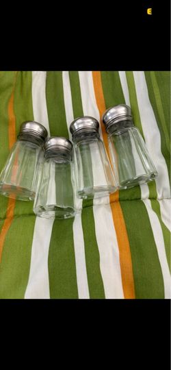 Salt shaker set 4 saleros