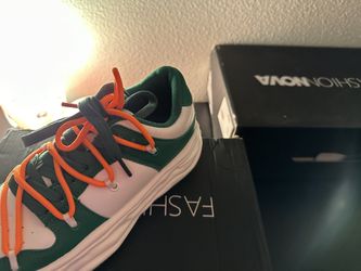Brand New Fashion Nova Sneaker ( Size 7)