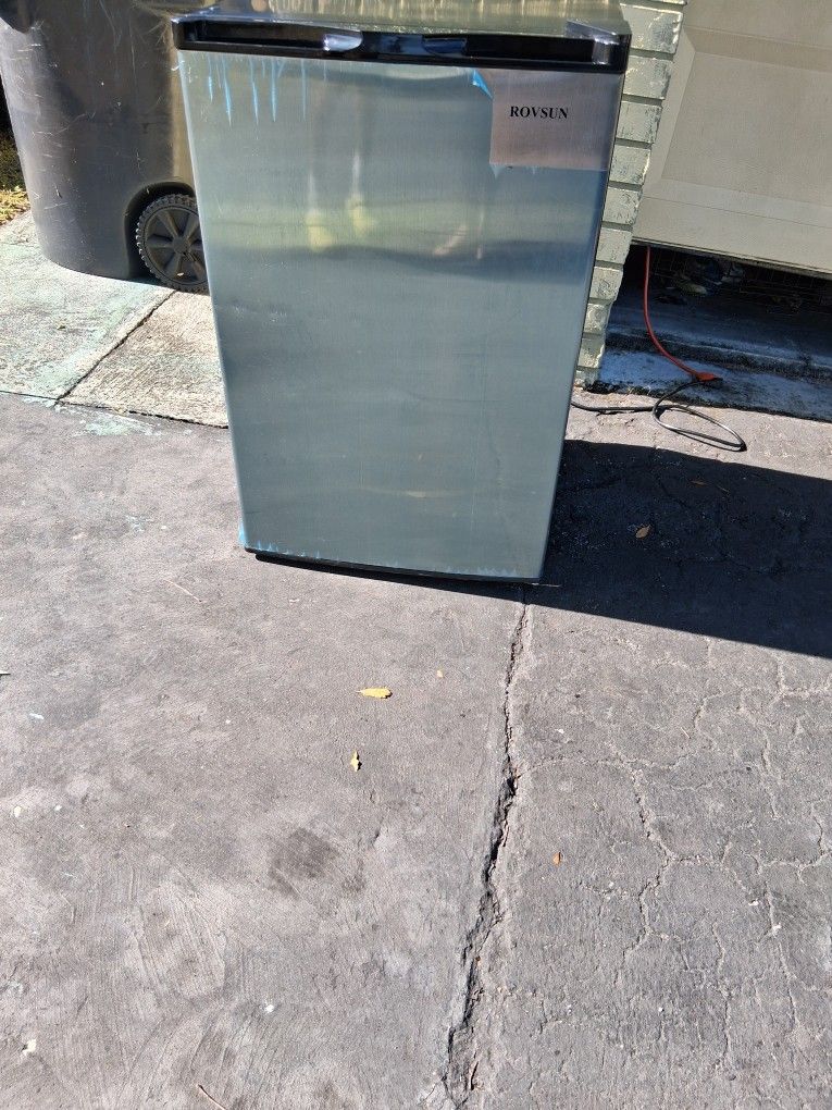 Mini Fridge 