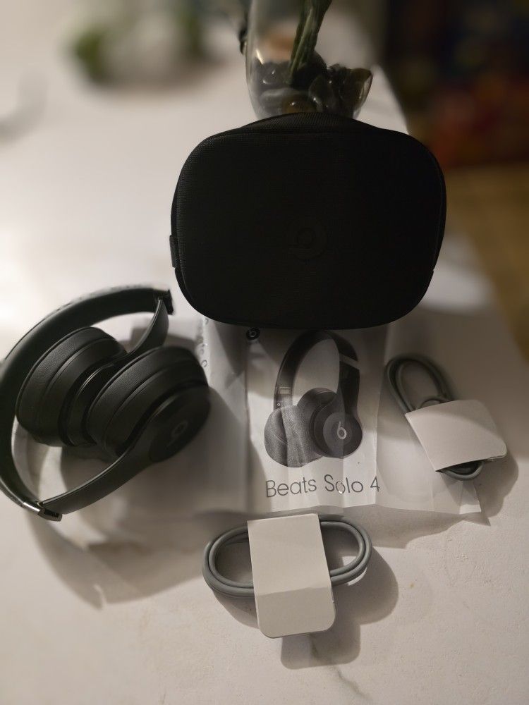Beats Solo 4