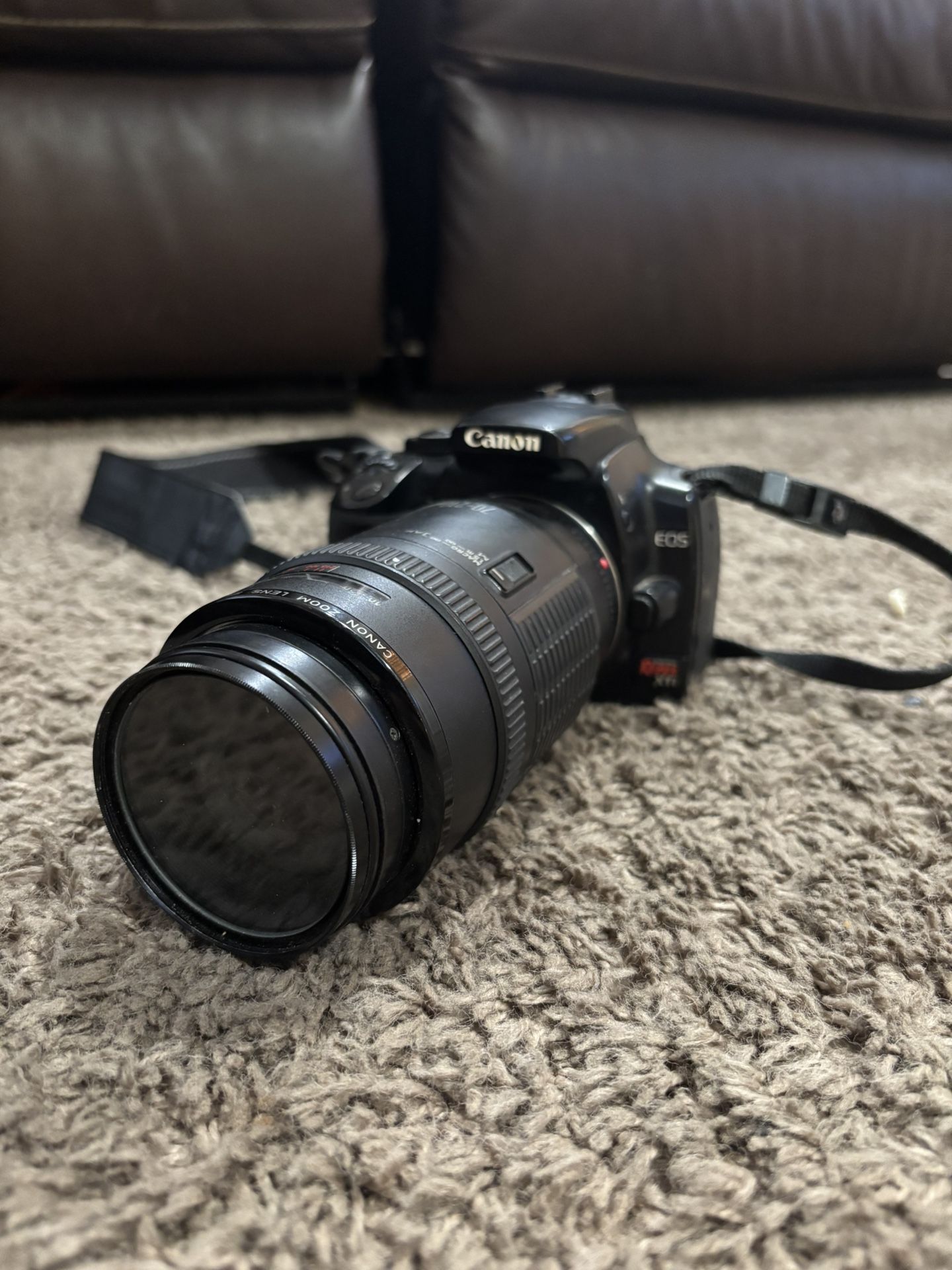 EOS Canon Caméra With A 70-210mm