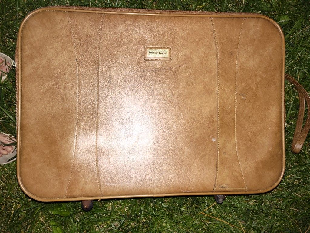 Vintage American Tourister, Clean Leather Look N Inside..