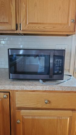 Microwave (Hamilton Beach, 1000 W, Gently Used)