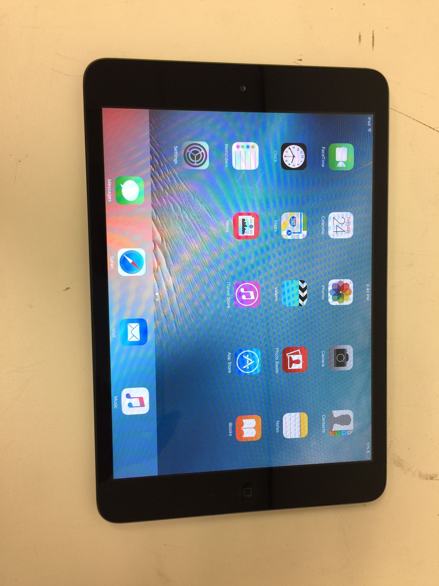 Apple ipad mini 1st gen 32gb wifi unlock with charger