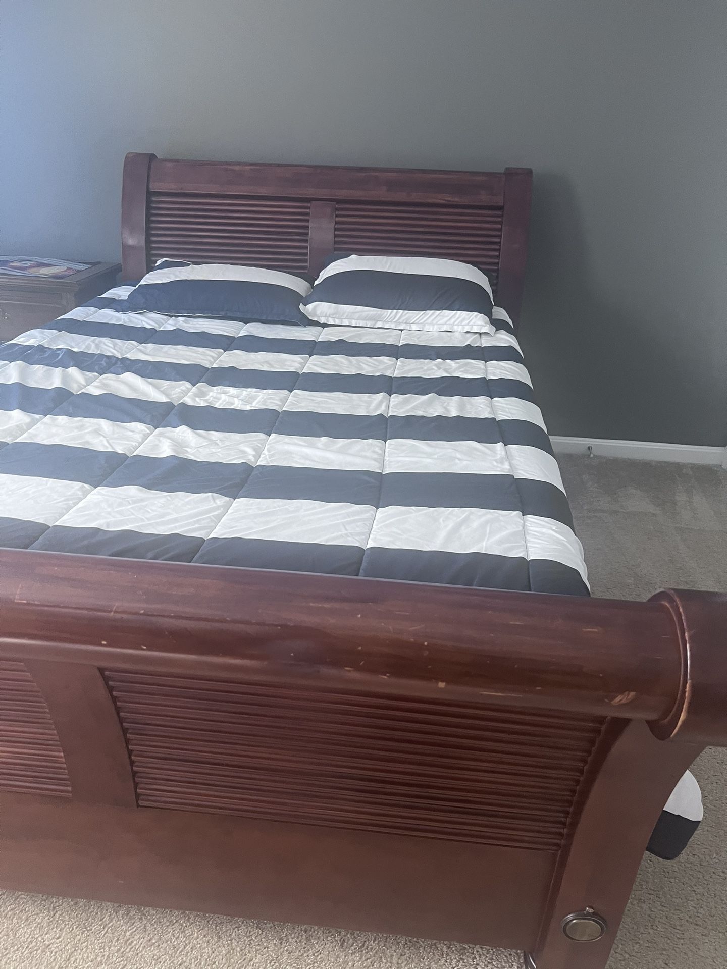 4 Pc Queen Bed Set