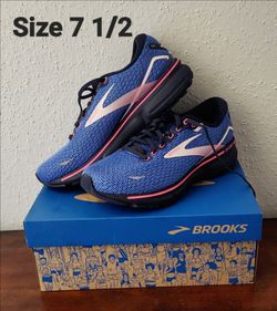 Super cute Brooks brand new 7.5