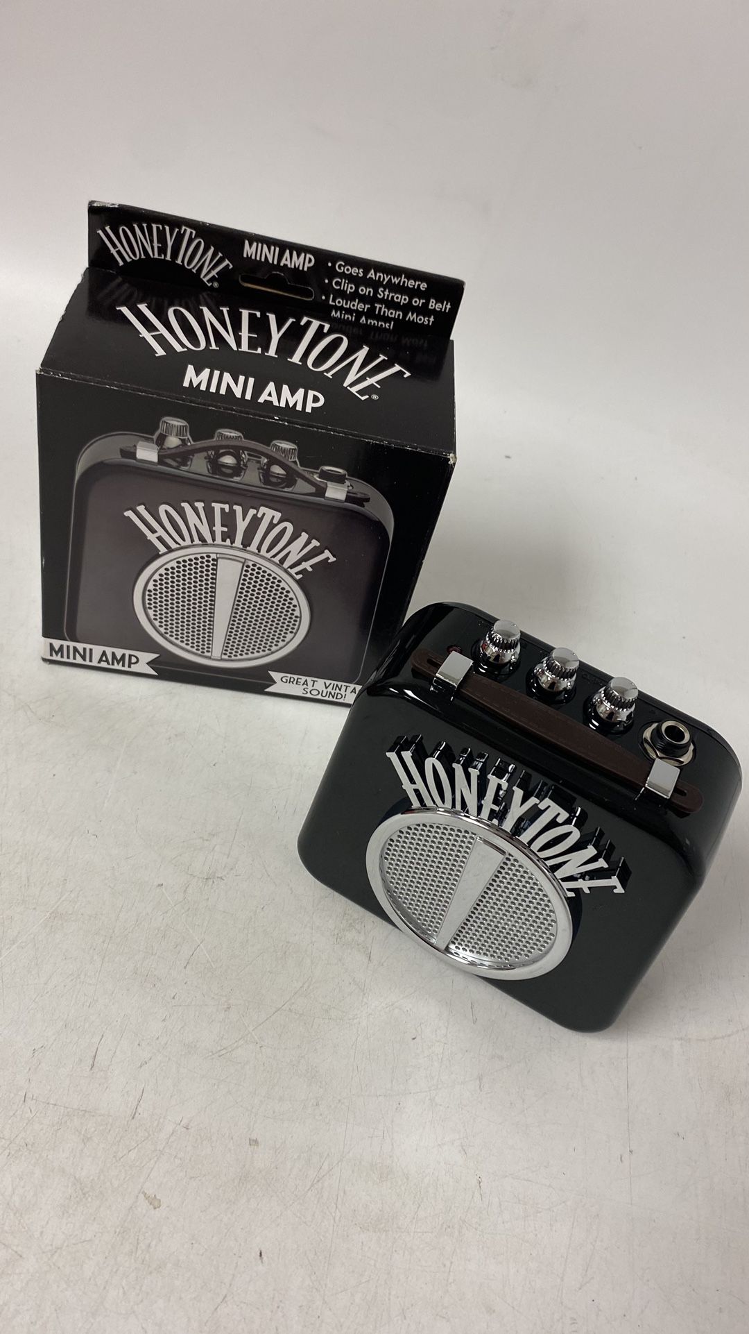 Honeytone N-10 Guitar Mini Amp Black, open box