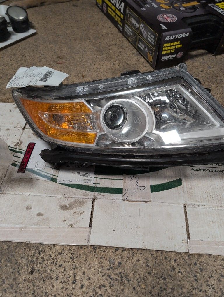 2012 Honda Odyssey Headlight R