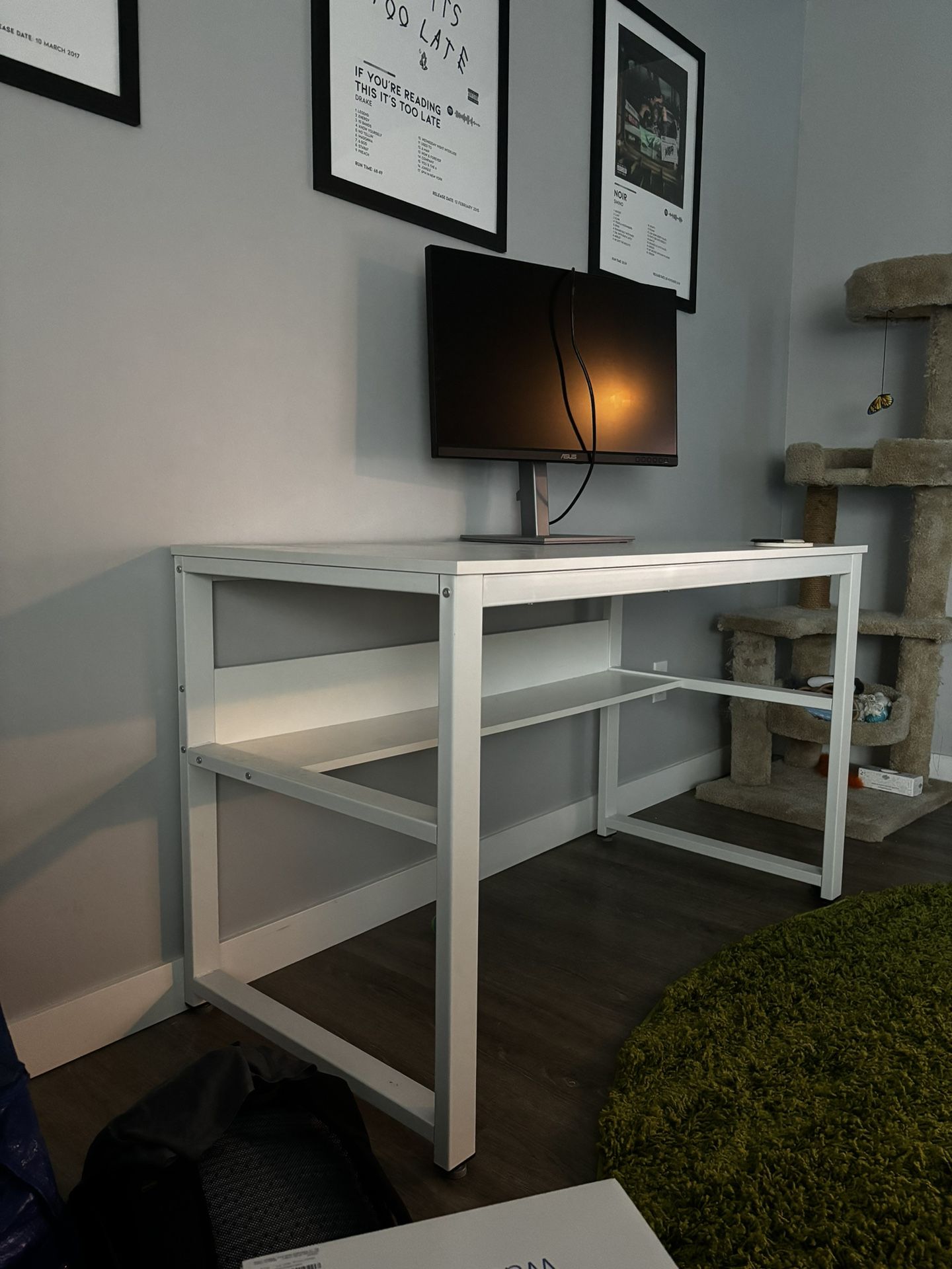 Modern White Desk (Free)