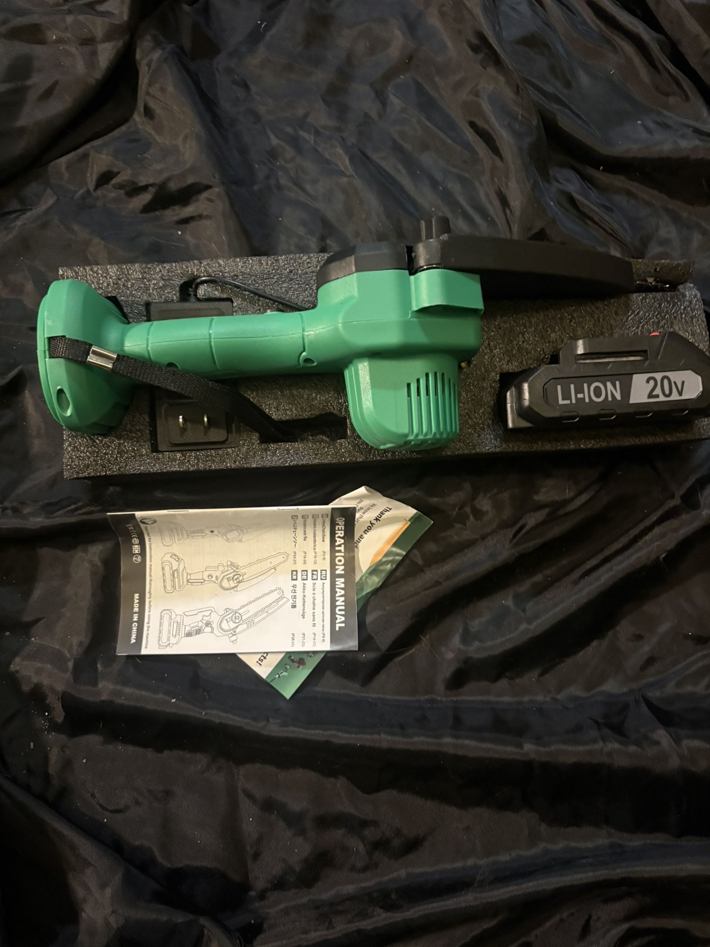 Mini Cordless Chainsaw