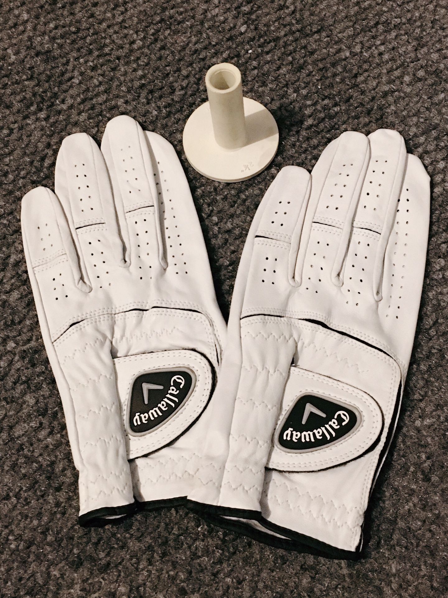 Golf gloves and rubber tee
