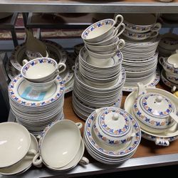 Antique Wedgwood Tudor Rose 138 Piece Dinnerware Set 