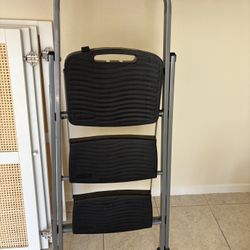 3 Step Rubbermaid Ladder