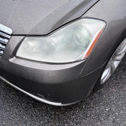 2007 M35x Headlights (left and Right)