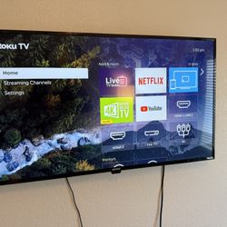 Element 43″ 4K UHD Roku TV – Excellent Condition