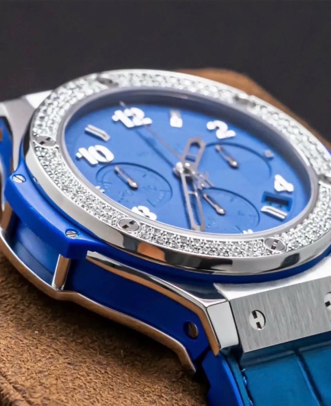 Hublot Big Bang Tutti Frutti (https://offerup.com/redirect/?o=MzQxLlNMLjUxOTAuTFI=.1104) Ceramic Blue 41mm