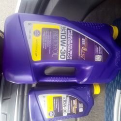 10w 30 Royal Purple Motor Oil (New)