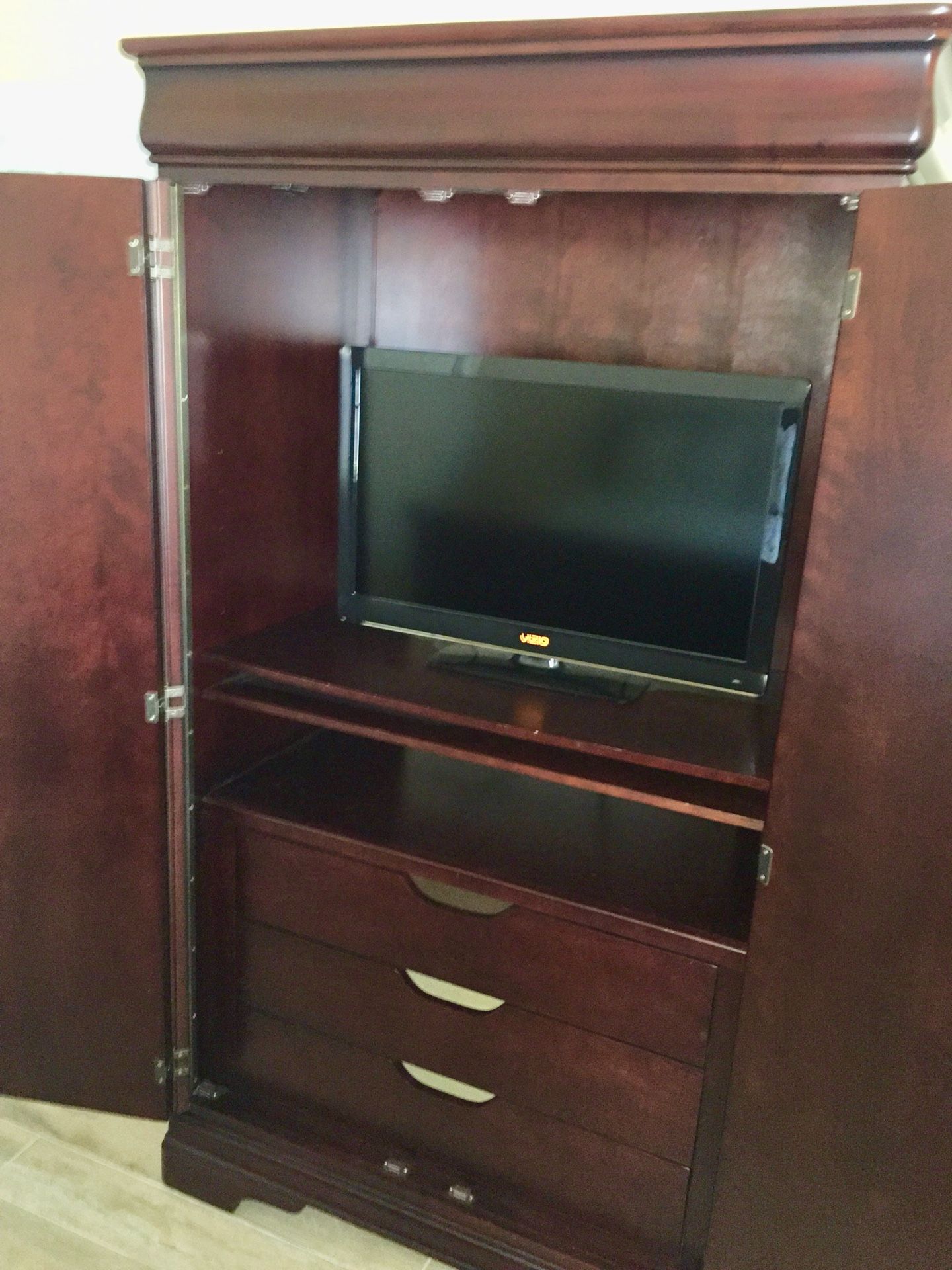 Bedroom set. Bought from Havertys. Marseille collection. for Sale in