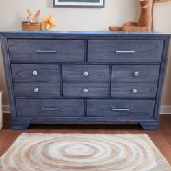 BEAUTIFUL GRAYISH / BROWNISH DRESSER