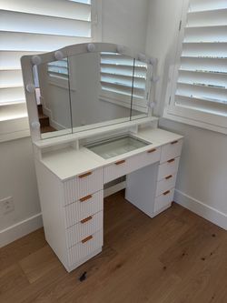 White Vanity Desk with Lighted Mirror